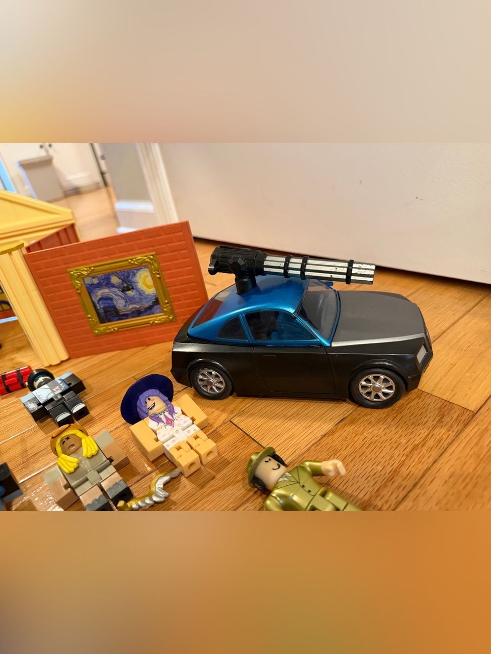 ROBLOX Jailbreak, Police Car & Assorted Figures - Picture 5 of 6